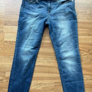 Size 15/32 Judy Blue Med Wash Relaxed Fit Skinny Jeans JB82103MD 116380 Spandex